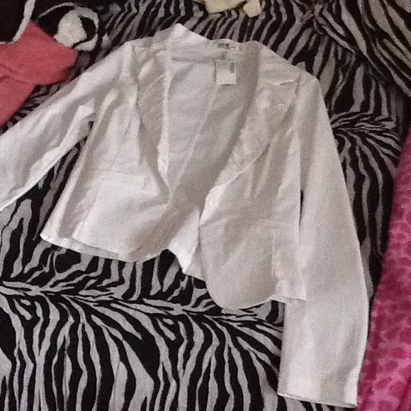 NWT white blazer🎀bundled with black dress shirt🎀