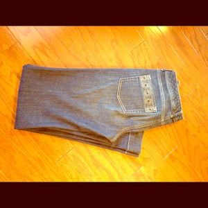 White House Black Market (Blanc) jeans! Size 2R