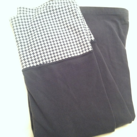 RESERVED!!!!!! VS yoga pants BUNDLED w/ necklace