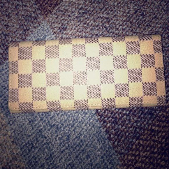 Clutches & Wallets - ✋SOLD✋Super cute cream checkered wallet