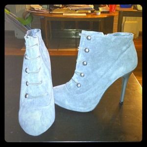 ✂PRICE CUT✂JUST FAB Grey Nadia booties