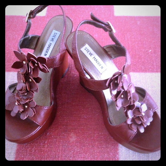 SOLD AS BUNDLE..... Steve Madden