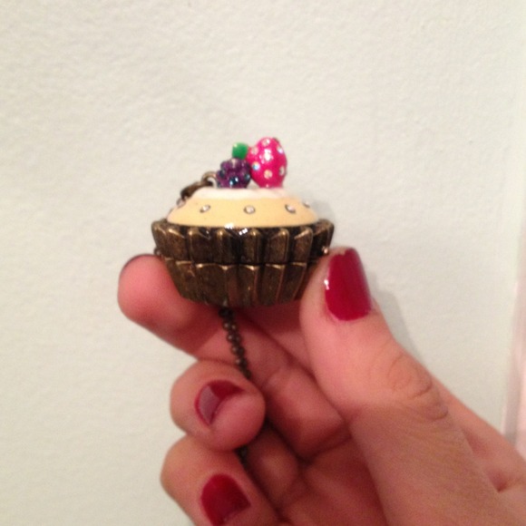 🔥SOLD🔥 Betsey Johnson Cupcake Necklace - Picture 1 of 4
