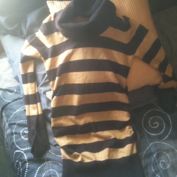 Here's a Derek heart turtle neck!