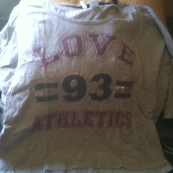 Off the shoulder shirt !