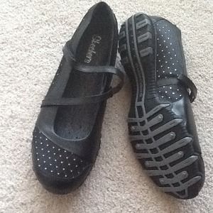 New Skechers black sporty loafers