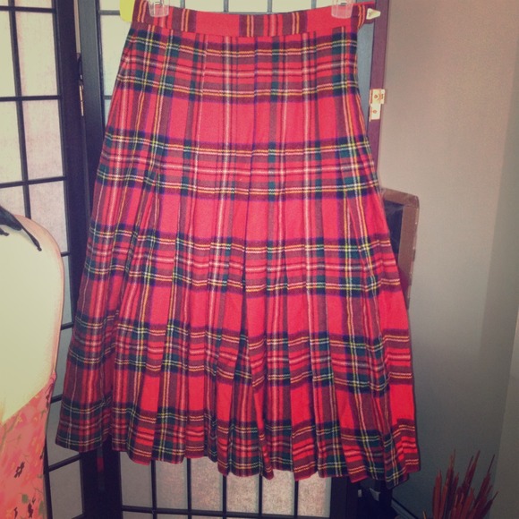 Cute cute vintage plaid skirt.... - Picture 1 of 3