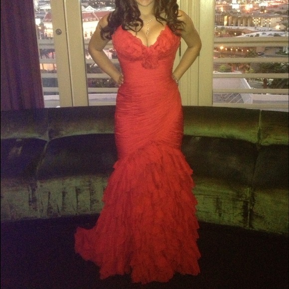 😍Reduced😱😊 Red gown size 1 - Picture 2 of 3