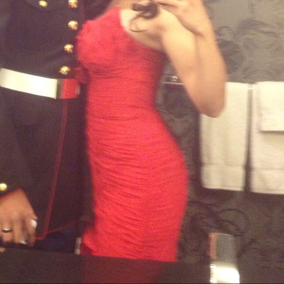 😍Reduced😱😊 Red gown size 1 - Picture 3 of 3