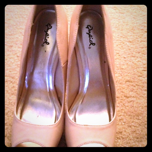Beige stiletto