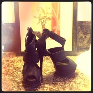New never worn just fab black heels