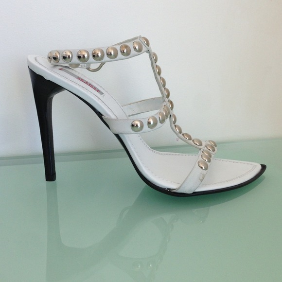 Brand new never worn Le Silla Sandals