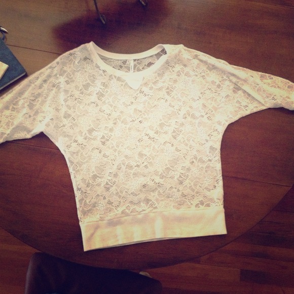 🚫SOLD🚫Adorable Lace top 💟Reduced💟