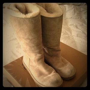 Ugg tall boots, cross cross elastic back