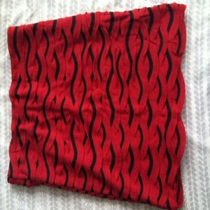 Black/red mini. Ruffled mini