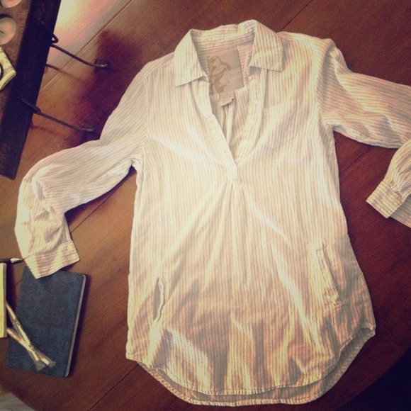 ❗Reserved❗Long shirt . Has pockets!