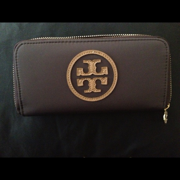 Tory Burch coffee zippy wallet