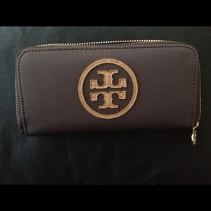 Tory Burch coffee zippy wallet
