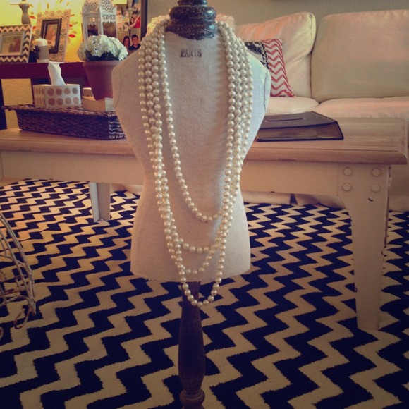 2 White Pearl Necklaces & Tan Tote