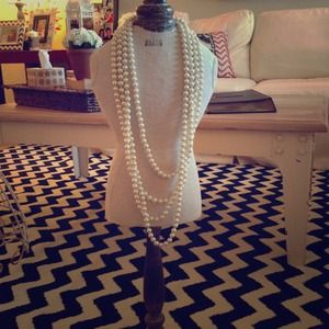 2 White Pearl Necklaces & Tan Tote
