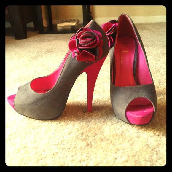 Gorgeous high heel pumps!