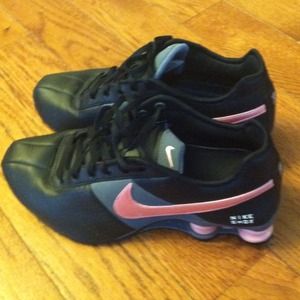Black and pink Nike shox traded