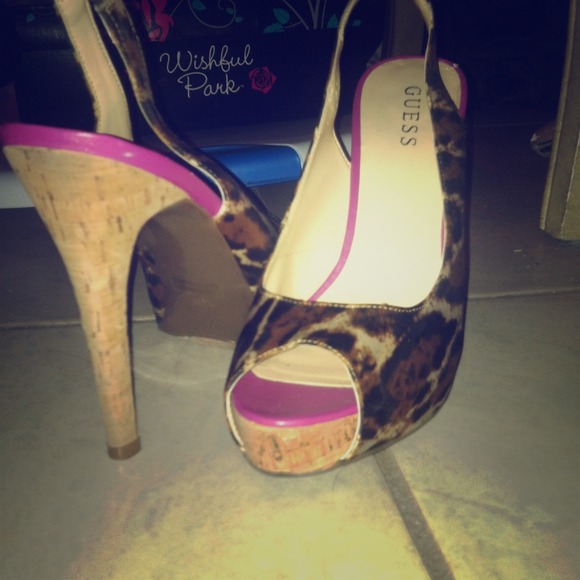 Guess peep toe pumps