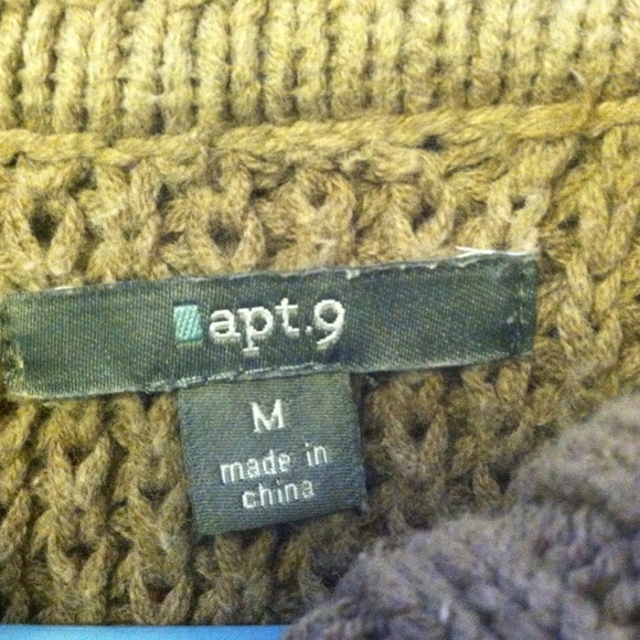 🔴Sold Very cute crop sweater bundled for @saupont - Picture 2 of 2