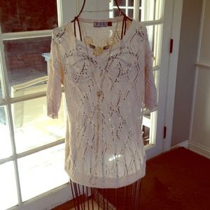 Short sleeve sweater.