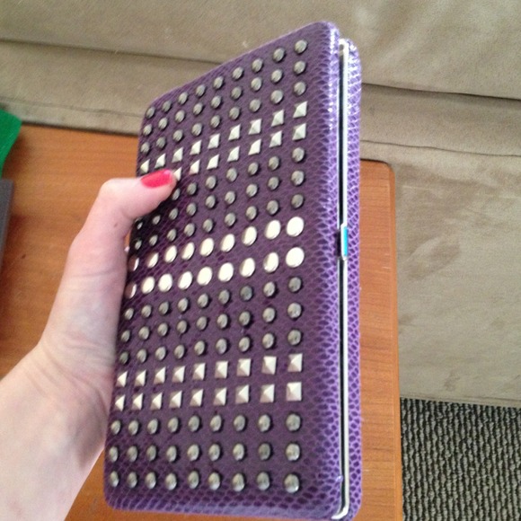 Studded clutch