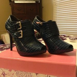 Brand new Shoedazzle shoes