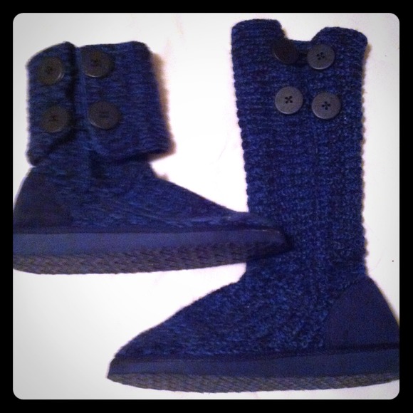 Miss Me? Size 7 Navy Blue knit and button boots