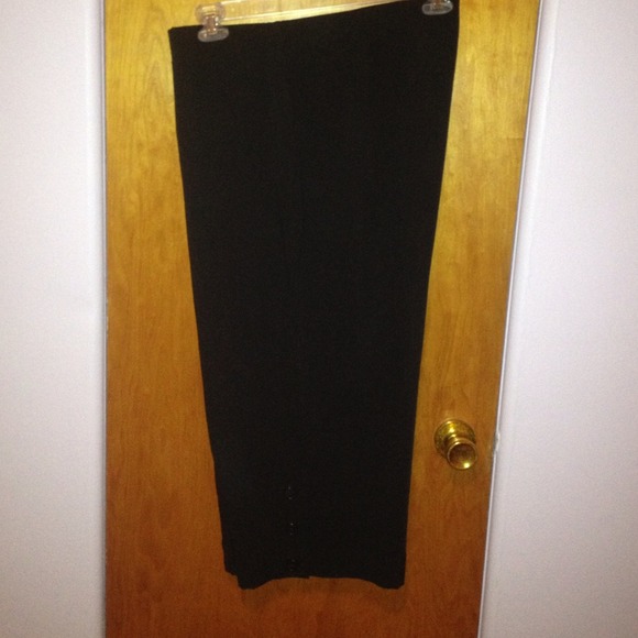 Avenue Black Dress Capris 20 Plus