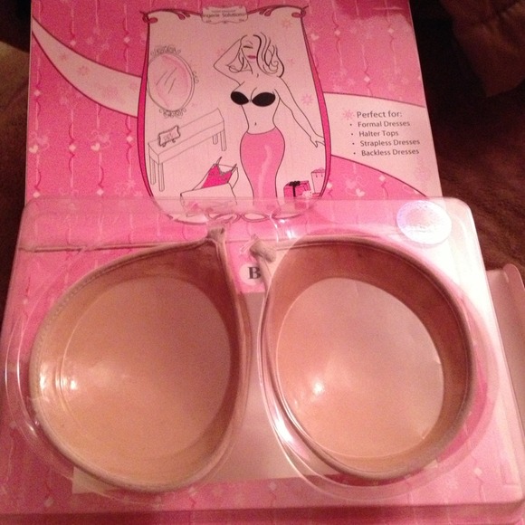Adhesive bra