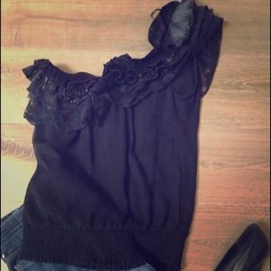 Reversed for shan1BEBE one shoulder ruffle top!!