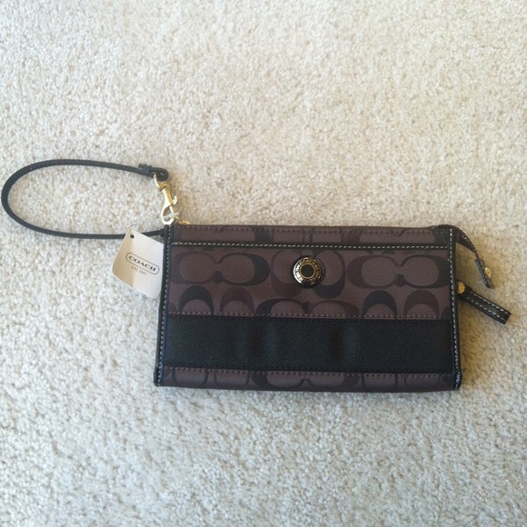 SALE ✨Authentic Coach wristlet