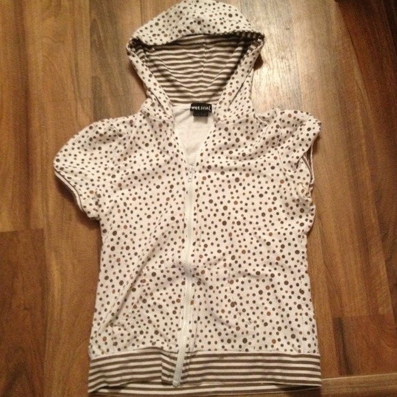 Short sleeve hoodie