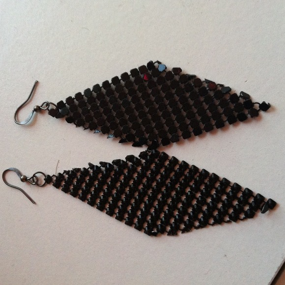 ✨Bundle sale!✨3 pairs of really cute earrings! - Picture 3 of 3