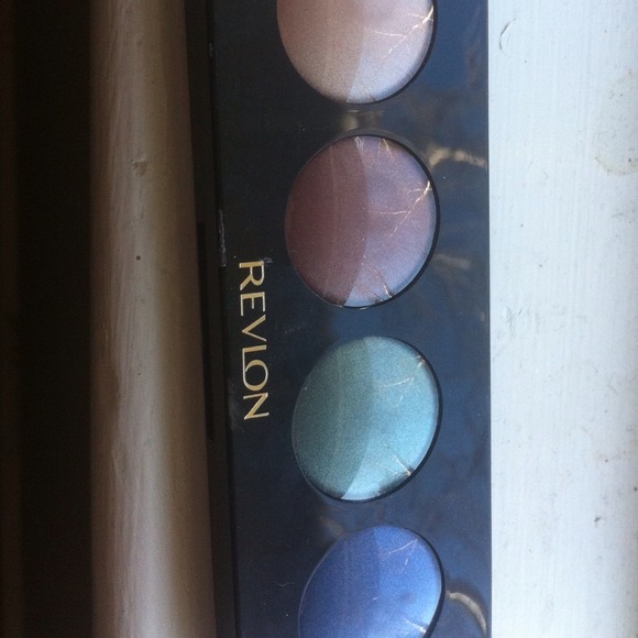 Revlon cream shadows - Picture 1 of 2
