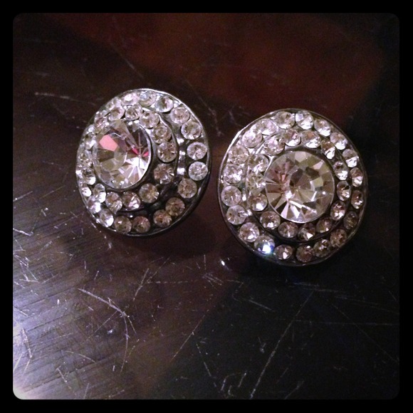 Very pretty circle CZ studs!