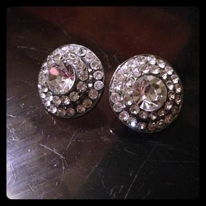 Very pretty circle CZ studs!