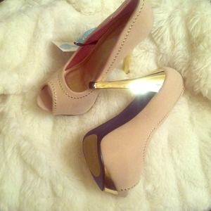 🆕Amazing Bone heels.