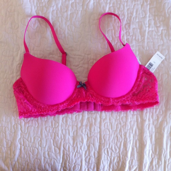 ✨NWT Gilly hicks bra
