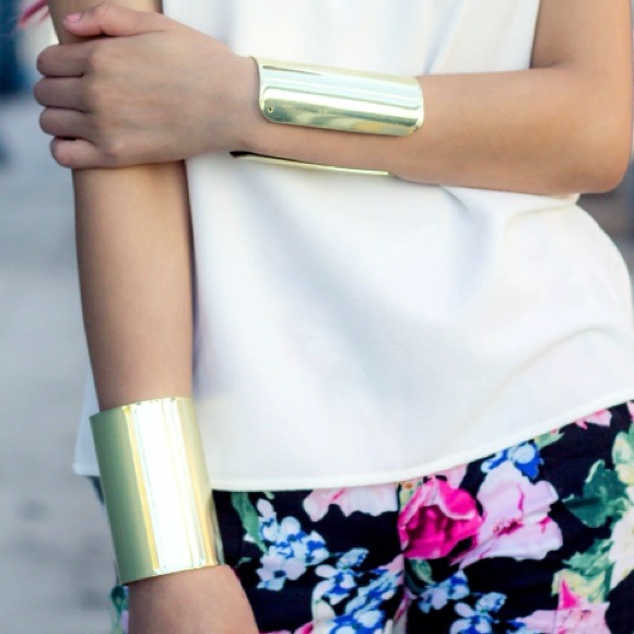 Large gold cuff - Picture 3 of 4
