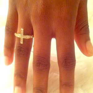 Cross diamond ring.