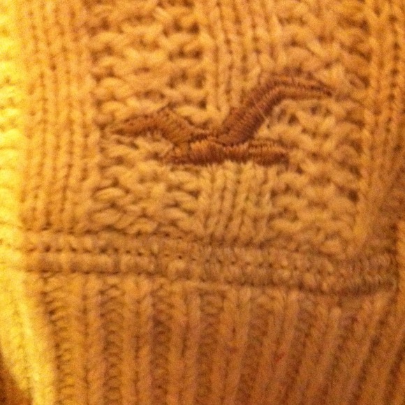 Beige Hollister Sweater :) - Picture 4 of 4