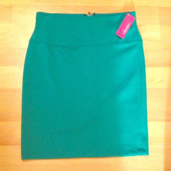 SOLD in bundle- Teal knee length skirt