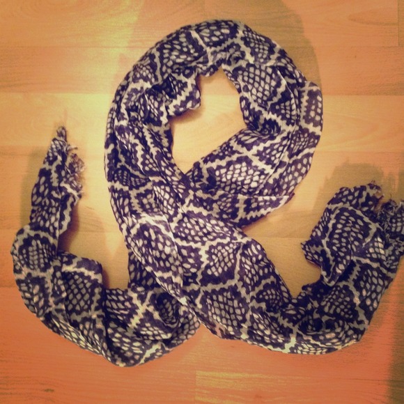 ❌SOLD Blue and white print scarf