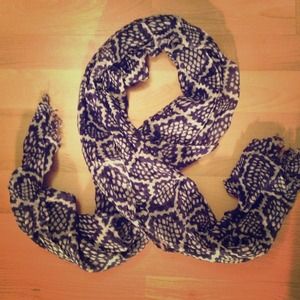 ❌SOLD Blue and white print scarf