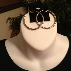 Premier Designs Jewelry silver earrings